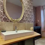 Le Clos Des Bories 住宿加早餐酒店 4*