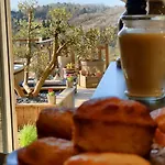 Le Clos Des Bories 住宿加早餐酒店 4*
